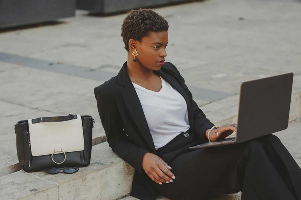 Sacoches pour ordinateur pour les femmes : quelles sont les tendances pour la saison printemps/été ?