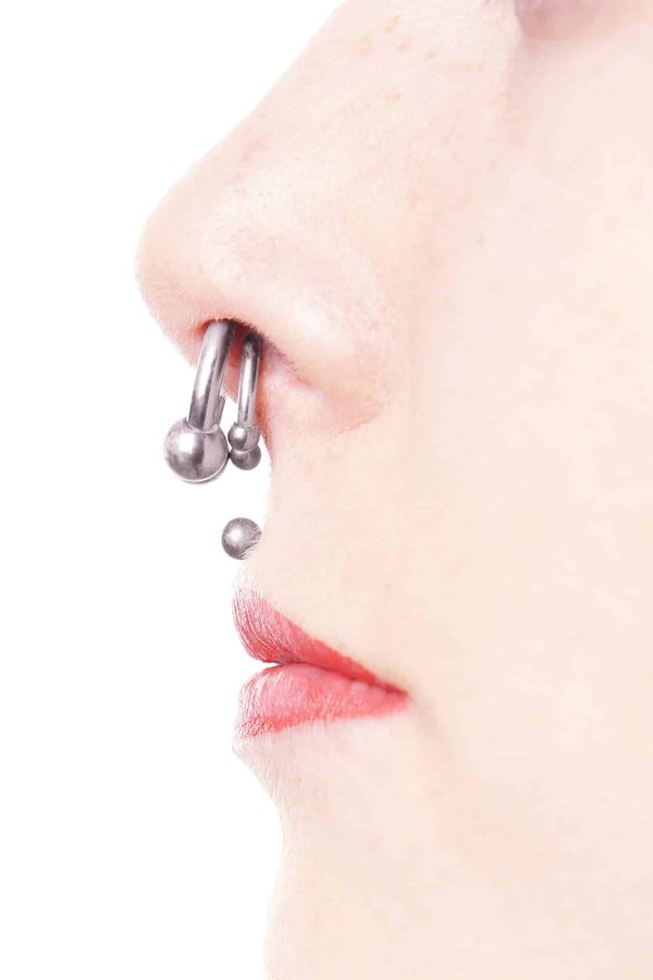Piercing septum : tendances et conseils soin