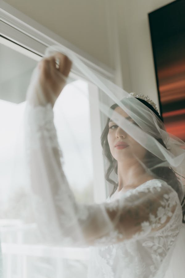 Robe de mariée en dentelle : l'élégance moderne en belgique